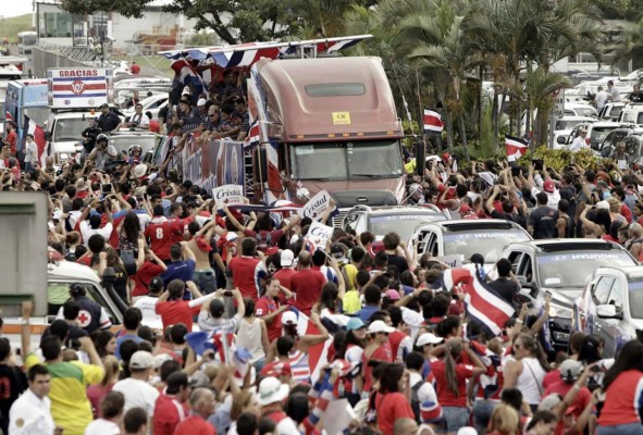 Costa Rica se da un memorable baño de masas en su país tras Mundial