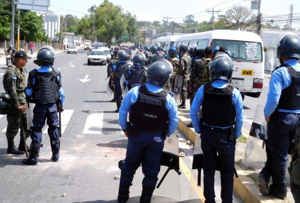 Alertan por infiltraciones en paro de transporte