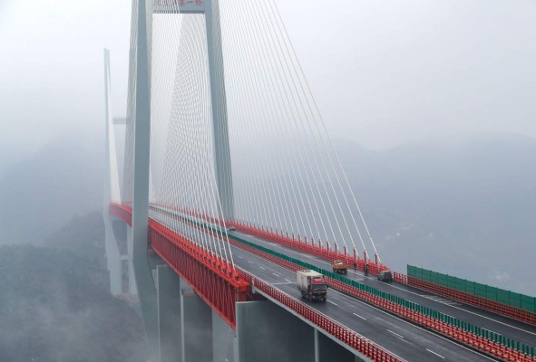 Abre en China el puente más alto del mundo