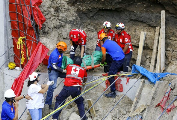 'Solo escuché un estruendo cuando se les vino el muro a mis compañeros”