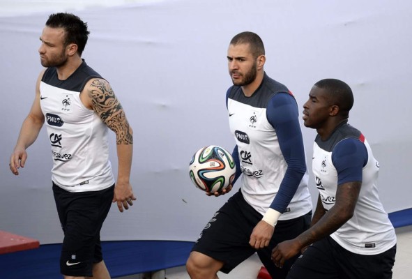 Francia prepara su estrategia a puertas cerradas