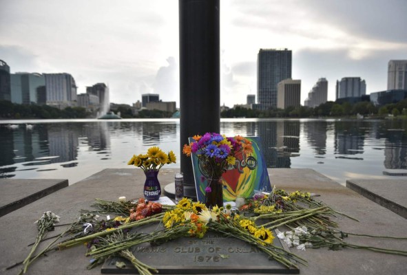 (FILES) File photo dated June 13, 2016 shows a makeshift memorial for the victims of the Pulse nightclub shooting at Lake Eola in Orlando, Florida.The widow of the man who shot dead 49 people at a gay nightclub in Orlando nearly two years ago was acquitted March 30, 2018 in US federal court of aiding and abetting her husband, officials said. Noor Salman, 31, faced life in jail on charges of lying to investigators and helping Omar Mateen, who also injured at least 68 when he opened fire at the club on June 12, 2016. / AFP PHOTO / MANDEL NGAN