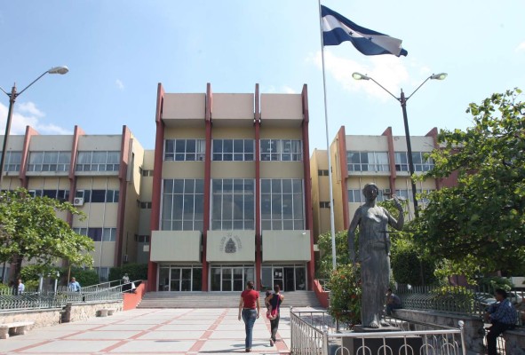 Corte pone alto al polígrafo en la DEI