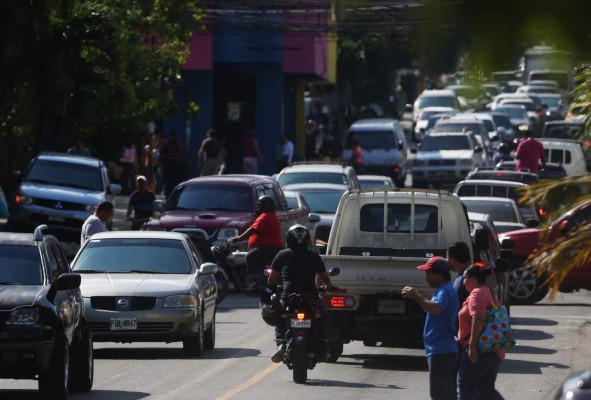 Mocionan para prohibir cobro en estacionamientos privados