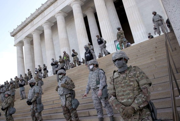 Washington D.C. y L.A. levantan toque de queda tras protestas pacíficas