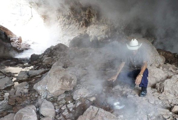 Manantiales de agua fresca encantan a turistas en Santa Bárbara