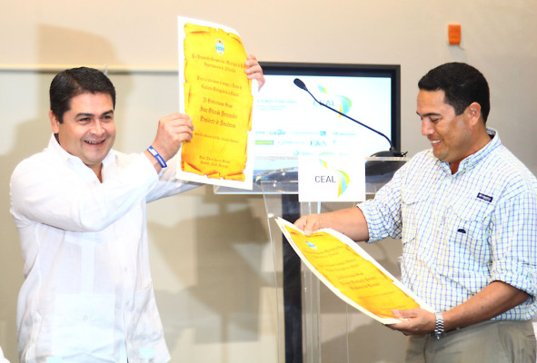 Aznar: 'En el mundo de la economía global no se regala nada'