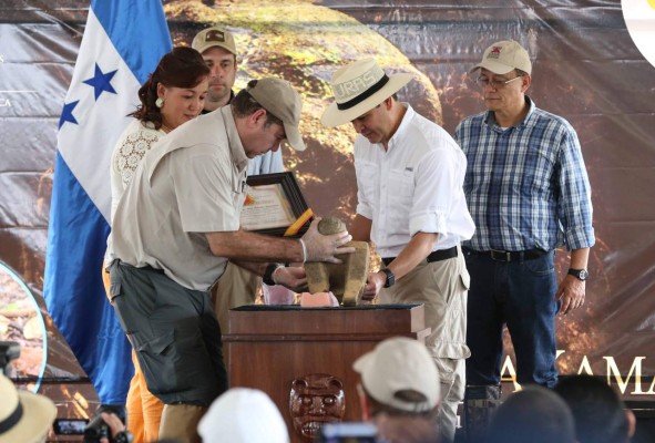 Una acrópolis y dos plazas hallaron en La Mosquitia