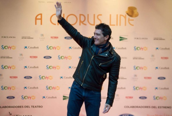 Banderas inaugura su ansiado teatro en España, con actuación propia