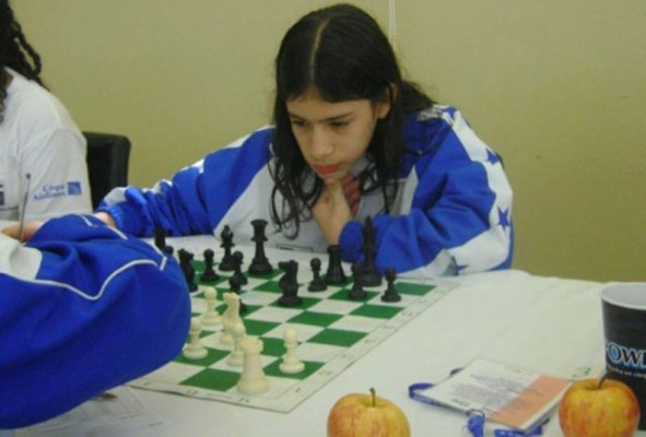 Talentosa ajedrecista busca patrocinio para ir al mundial de Azerbaiyán