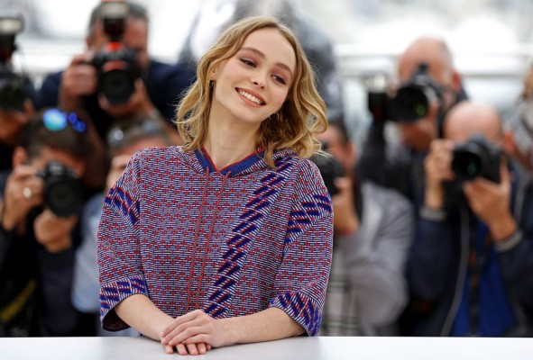 Lily-Rose Depp reconoce que no tuvo una 'infancia normal'