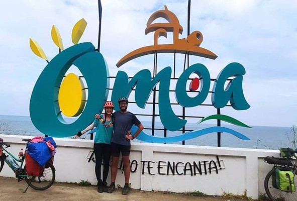 Pareja europea recorre Honduras en bicicleta en su travesía por Latinoamérica