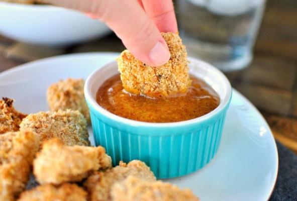 Nuggets de pollo con aderezo de mango