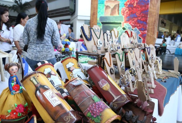 Inauguran Feria Catracha en Diunsa