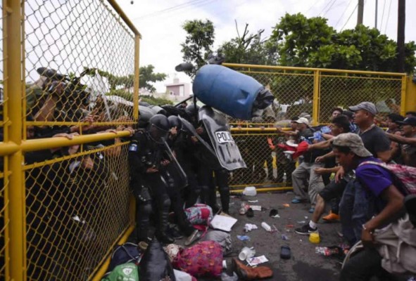 Caravana de migrantes: Hondureño muere tras enfrentamiento con federales mexicanos