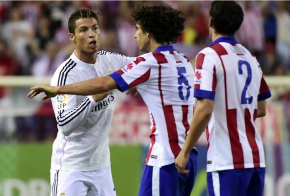 Video: La brutal agresión de Cristiano Ronaldo a Diego Godín