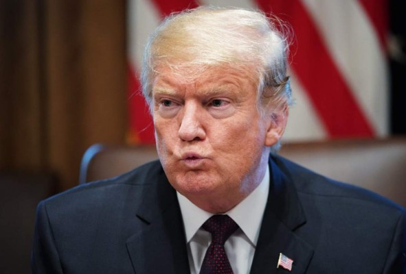 Pelosi obliga a Trump a suspender discurso de la Unión