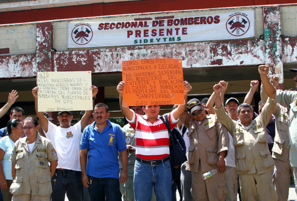 Bomberos critican en Twitter al sindicato y la alcaldía