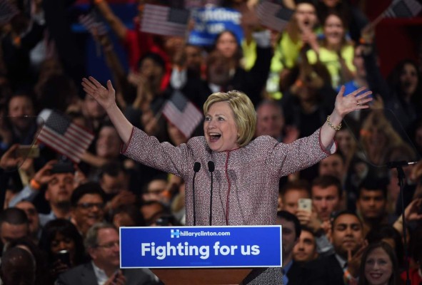 Hillary arrasa en Nueva York y queda a un paso de nominación