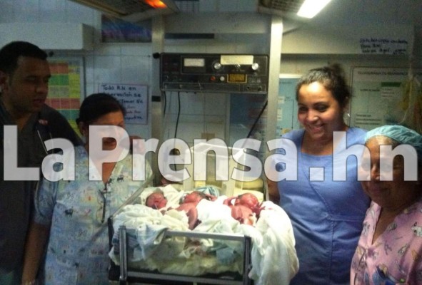 Hondureña da a luz a dos varones y una niña en Santa Bárbara
