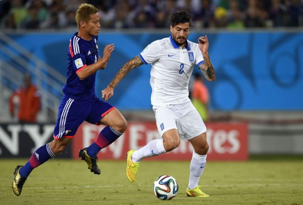 Japón y Grecia firman un empate que no beneficia a ninguno