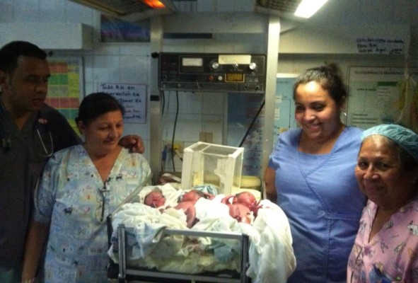 Hondureña da a luz a dos varones y una niña en Santa Bárbara