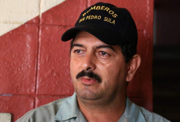Con las uñas trabajan los bomberos sampedranos