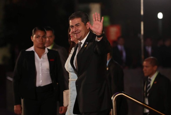 Juan Orlando Hernández promueve el turismo con caravana 'Viajando por Honduras'