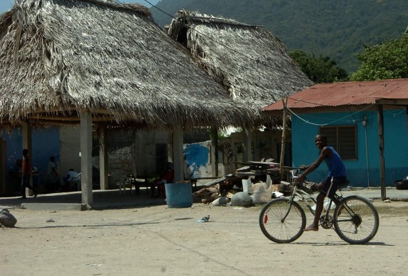 Éxodo de niños hacia EUA deja desolados los pueblos garífunas