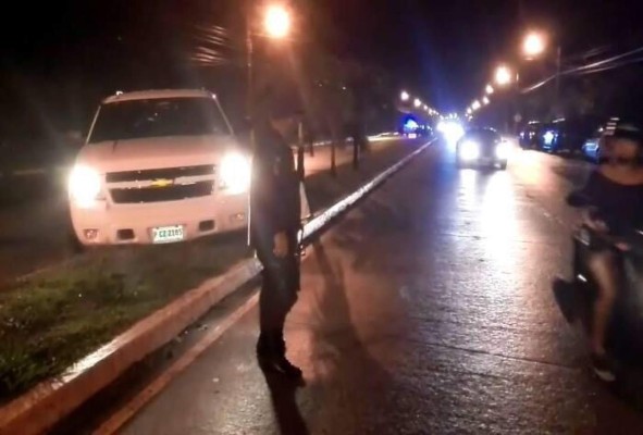 Acribillan a tres hombres dentro de una camioneta en Puerto Cortés