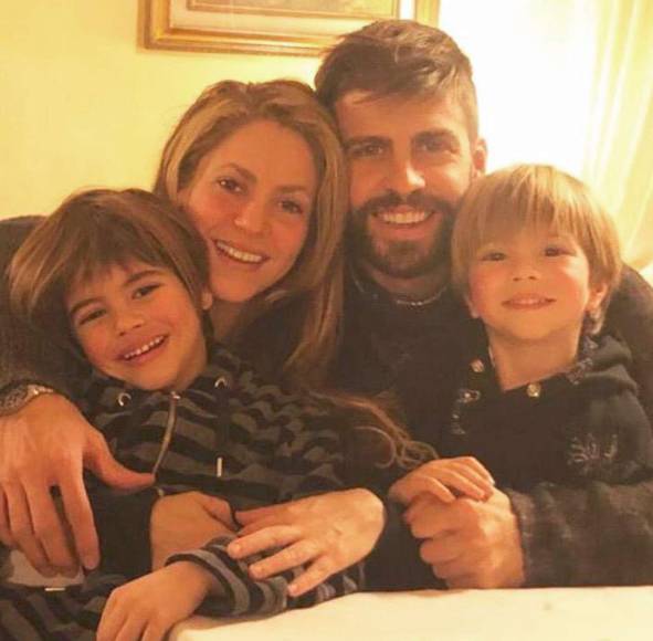 “Piqué sería el que se llevara a los niños, por esto es que Shakira no dejó de despedirse un solo segundo de sus hijos, con abrazos y besos”, compartió.