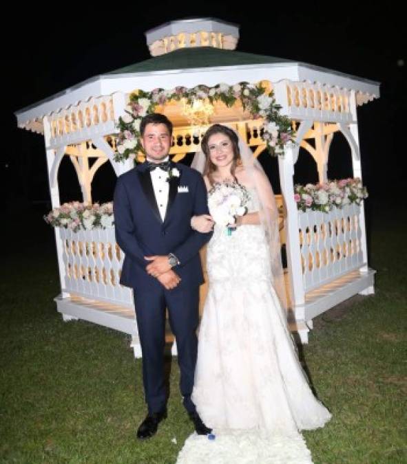 Omar Castellanos y Andrea Madrid se casaron en un atardecer en el rancho puerta del cielo.
