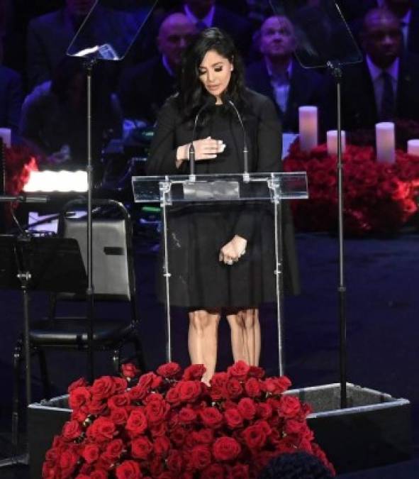 Vanessa Bryant comenzó recordando a su Gianna: 'Era una increíble atleta, era buenísima en atletismo, fútbol, softbol, básquet, era increíble nadando y bailando, les gustaba enseñarles a otros chicos cuando podía”.