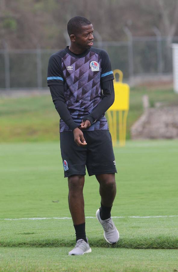 Boniek durante los entrenamientos con Olimpia previo al duelo ante el Olancho FC.