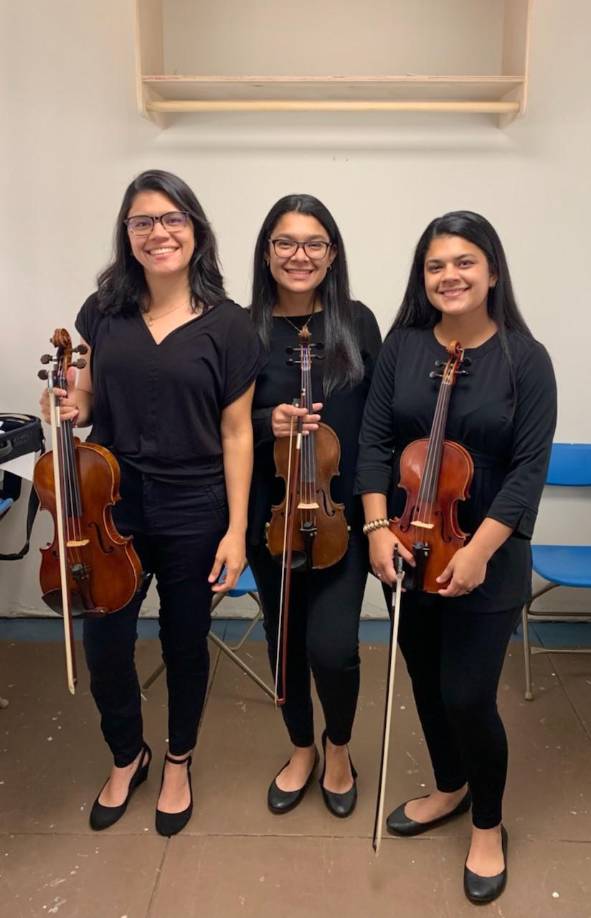 Sampedranas triunfan con su talento en universidades de EEUU