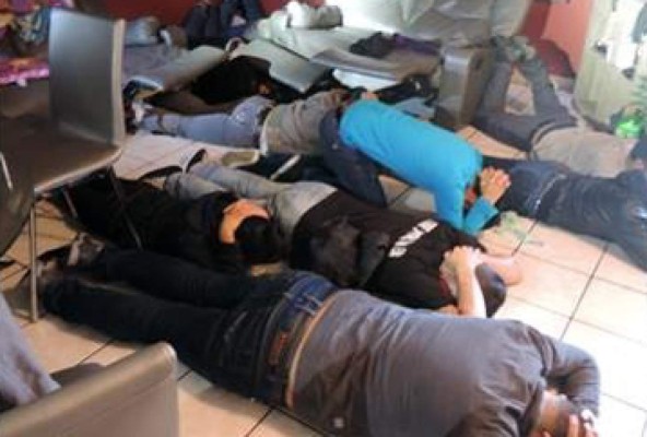 Rescatan a 65 indocumentados centroamericanos en Texas