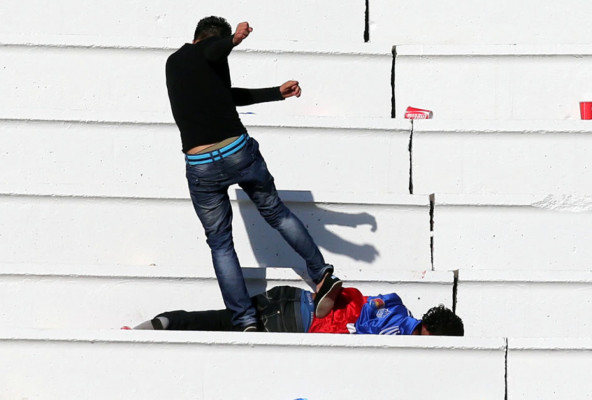 Un herido deja pelea entre aficionados de Olimpia y Motagua