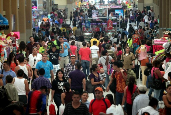 Aumenta éxodo de viajeros desde terminales de buses de San Pedro Sula