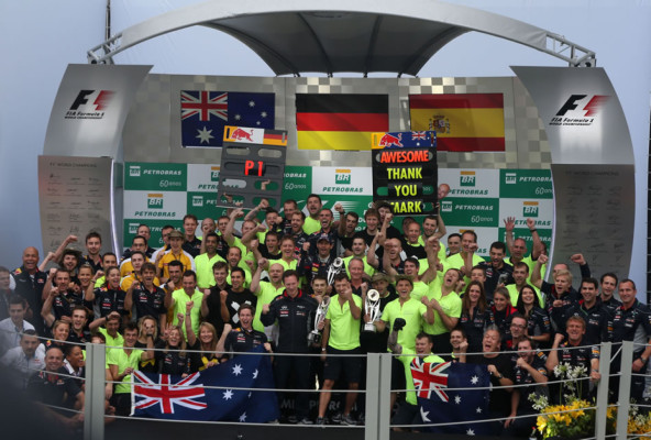 Vettel pone el broche final a la temporada y escribe su nombre en otro récord