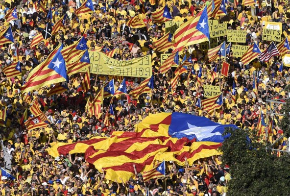 Más de 100,000 catalanes marchan para exigir su independencia de España