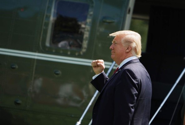 Trump renueva bloqueo económico a Cuba