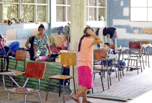 En la escuelita unos 2,000 estudiantes que tuvieron poca de conectividad