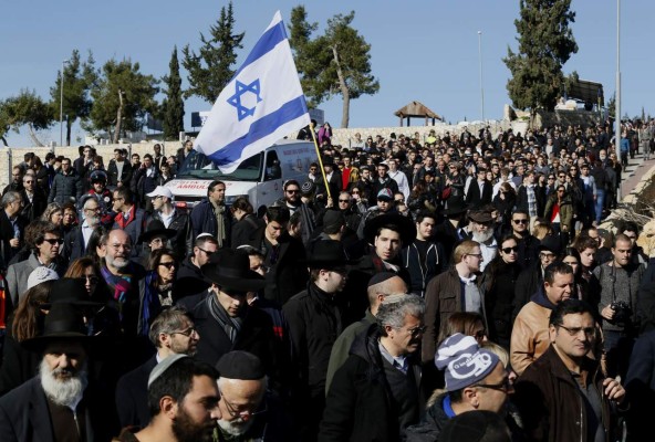 Francia despide a víctimas de los atentados mientras recibe nuevas amenazas de Al Qaeda