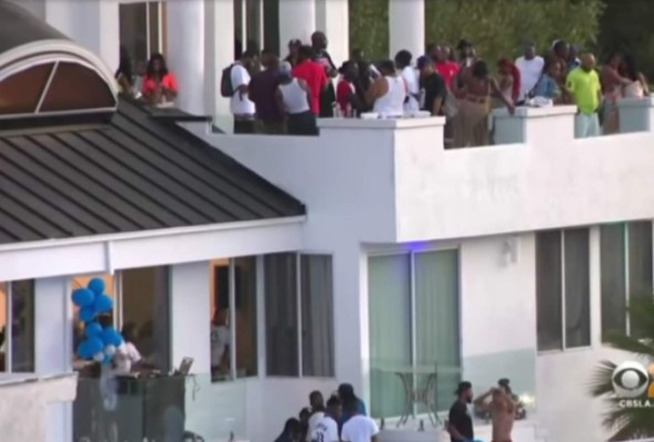 Escándalo por fiesta en mansión de Los Ángeles que terminó en balacera