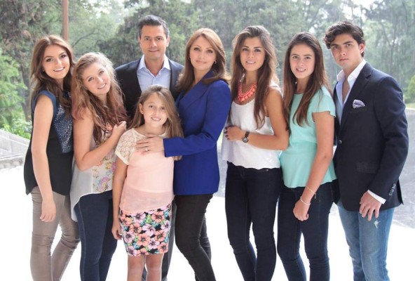 Foto: Captan momento íntimo de Peña Nieto y la 'Gaviota'