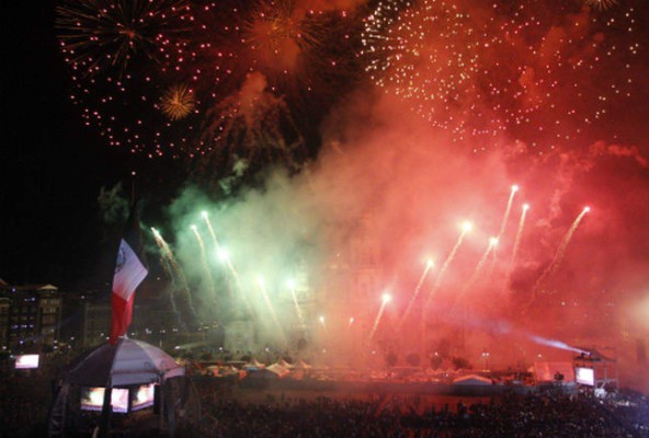 Peña nieto celebra la independencia con el tradicional grito mexicano