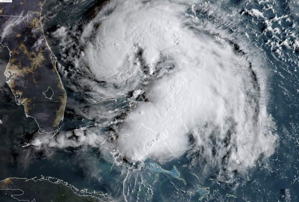 Bermudas se prepara para el impacto del huracán Humberto