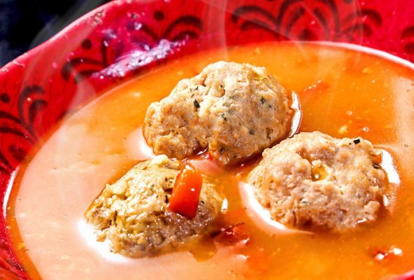 Cómo preparar un caldo de albóndigas