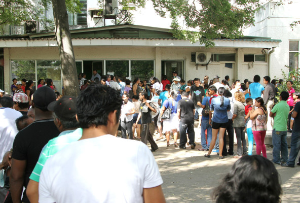 Abarrotadas oficinas del RNP para reclamar cédulas