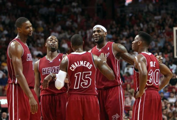 LeBron James le da el triunfo al Heat